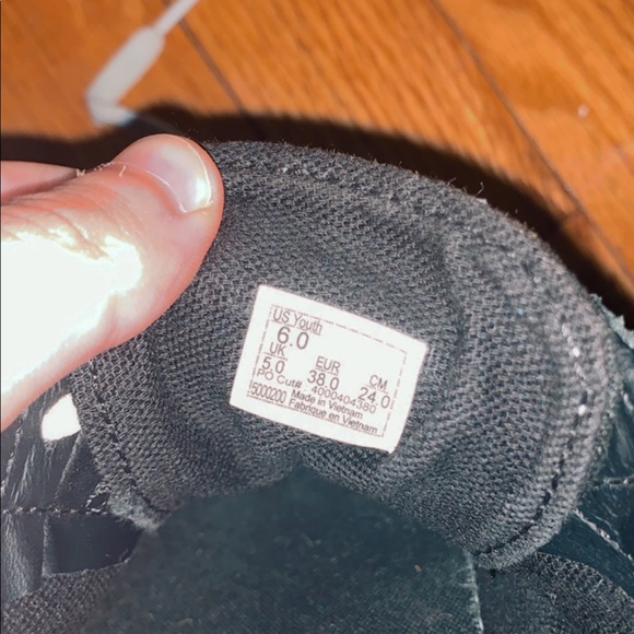 Shoes - Picture 5 of 6